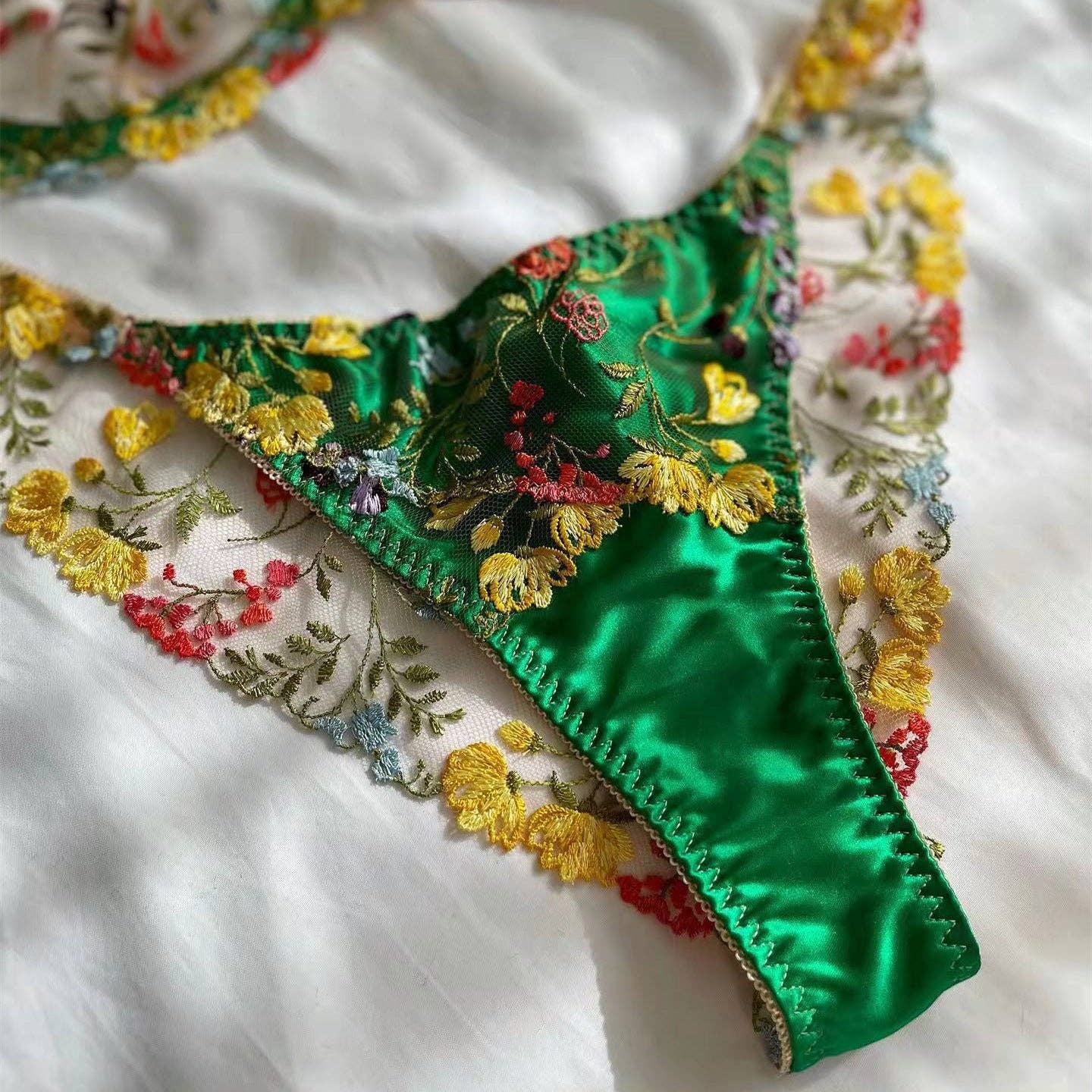 
                  
                    Floral Print Sexy Underwear Set: Green
                  
                